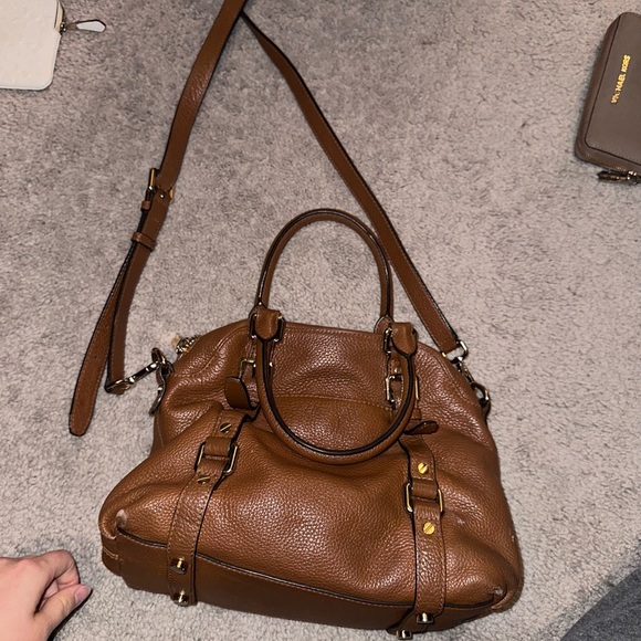 Cute Michael Kors purse! - Picture 3 of 5